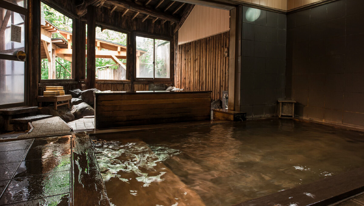 실내 욕조 편백의 탕